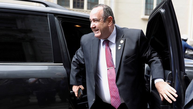 Venezuela prohíbe la entrada al presidente electo de Guatemala, invitado por Guaidó