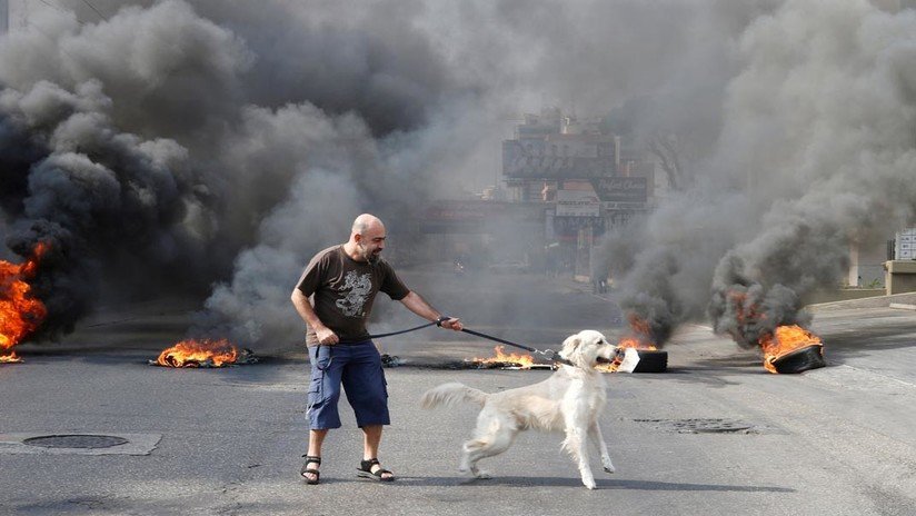 Ciudades del Líbano sepultadas por el humo tras una noche de protestas multitudinarias