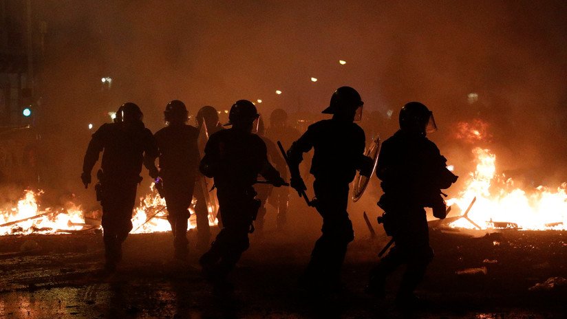 VIDEOS: Disturbios y fuertes cargas policiales contra manifestantes en una nueva jornada de protestas en Barcelona