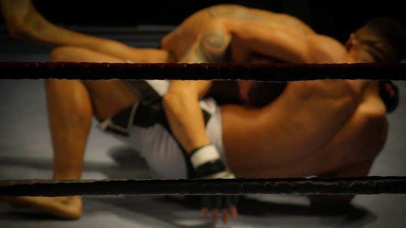 VIDEO: Un luchador de artes marciales mixtas noquea a su rival con un rodillazo