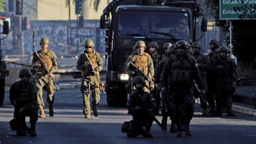 "Sigamos con esta fiesta otros 40 minutos más": el mensaje de un coronel tras el toque de queda en una ciudad chilena (VIDEOS)