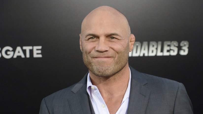 Hospitalizan tras un ataque cardiaco al exluchador de la UFC y estrella de 'Los indestructibles' Randy Couture