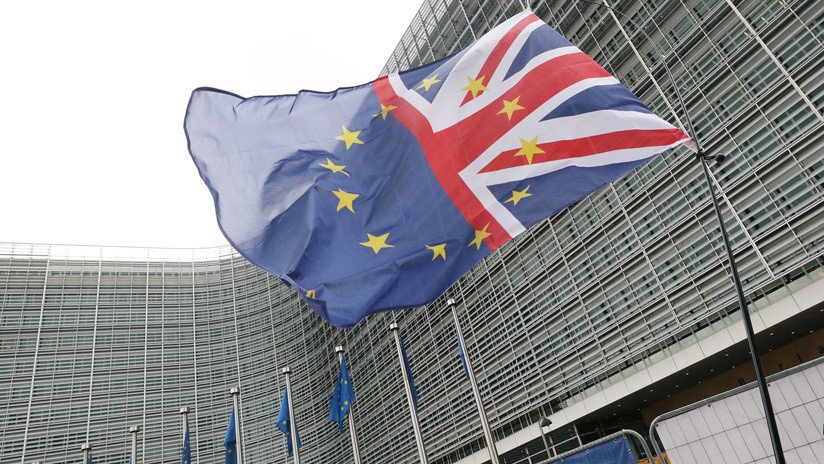 La UE acuerda en principio aplazar el Brexit