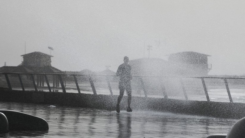 Un raro huracán mediterráneo avanza hacia Egipto e Israel y amenaza con provocar inundaciones y destrucción en la región
