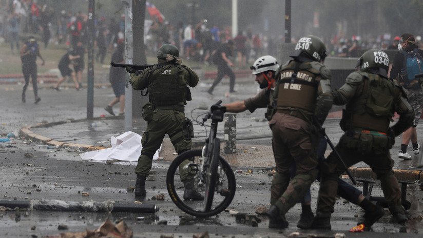 Piden investigar en Chile supuesta participación de Carabineros en la muerte de 'La Mimo', artista callejera que fue encontrada ahorcada en Santiago