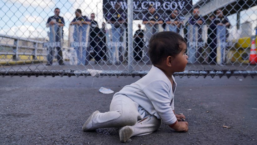 Cerca de 475.000 familias de migrantes fueron arrestadas en la frontera entre EE.UU. y México en el último año