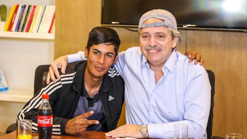 ¿Qué significa que el presidente electo de Argentina se haya reunido con 'el chico de gorra'?