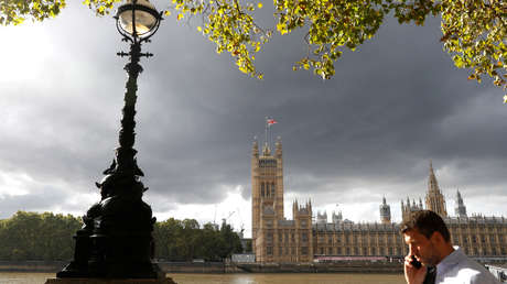 Reino Unido: Arrestan a un hombre que vertió gasolina sobre sí mismo fuera del Parlamento