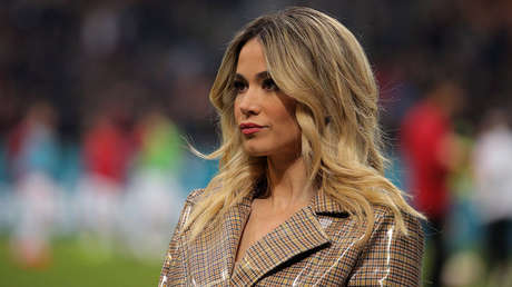 VIDEO: Hinchas del Napoli dedican cánticos machistas a una famosa periodista y ella responde con un contundente gesto