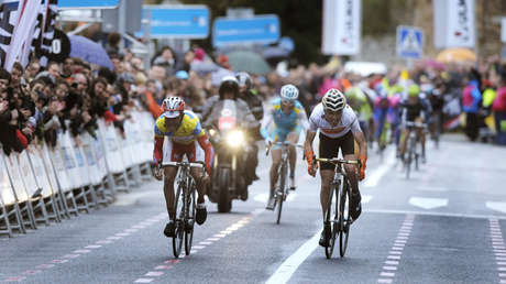"¡Miren atrás antes!": Un intruso causa una aparatosa caída múltiple durante el Tour de Croacia (VIDEO)