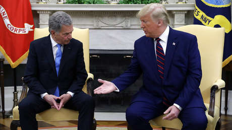 VIDEO: Trump toca la rodilla a su homólogo finlandés (y a este no le gusta nada)