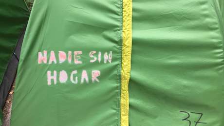 El Ayuntamiento de Madrid desaloja a las personas sin hogar acampadas en un céntrico bulevar para exigir una vivienda digna