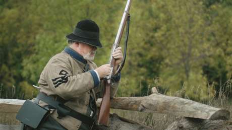 Un hombre viaja desde Noruega a EE.UU. para sorprender a su suegro, y este lo mata sin querer