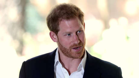 VIDEO: El momento en que el príncipe Enrique reprende a una periodista que le hizo unas preguntas