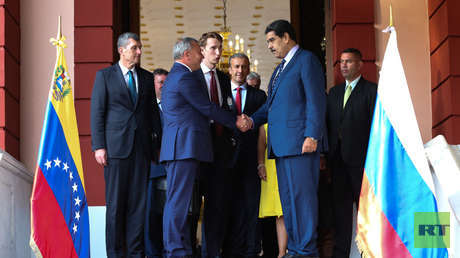 El vice primer ministro de Rusia se reúne con Nicolás Maduro en Caracas