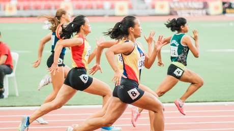 Atletas chinas protagonizan un insólito momento en el Mundial de Doha (VIDEO)