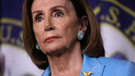 Trump estima que Nancy Pelosi merece un 'impeachment' por ser culpable de "traición"