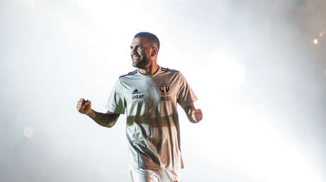 VIDEO: El futbolista más laureado del mundo, atacado por abejas en pleno partido