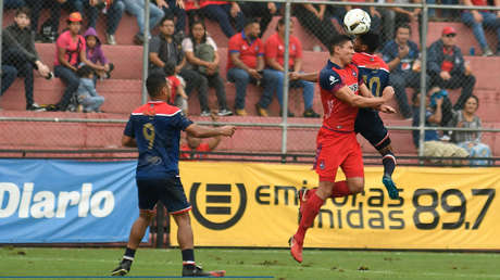 VIDEO: Un manotazo en el rostro desata una batalla campal en un partido de fútbol en Guatemala