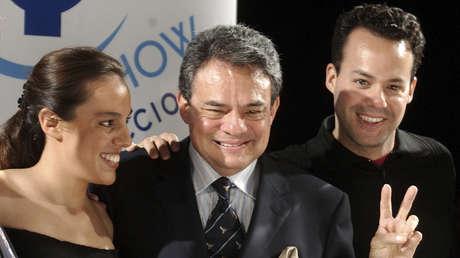 El hijo de José José asegura que el cuerpo de su padre sigue "secuestrado" en EE.UU. y pide su traslado a México para ser "velado y honrado"