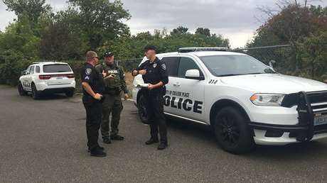 Una madre entrega a su hijo de 17 años a la Policía para prevenir una posible masacre escolar en EE.UU.