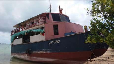 Buque con un capitán borracho sufre un naufragio y decenas de víctimas mueren de hambre y sed por la demora en el inicio de las tareas de búsqueda