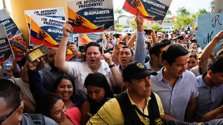Guayaquil vive una jornada de represión policial contra opositores al 'paquetazo' de Moreno