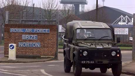 Evacúan una base aérea británica por amenaza terrorista a causa de un "error garrafal" en el rodaje de James Bond