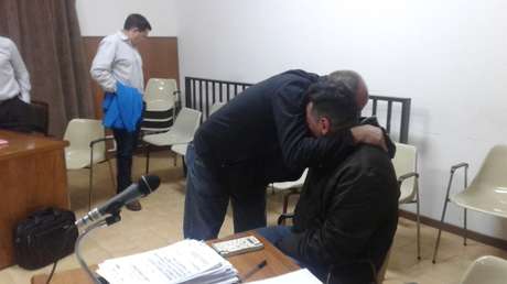 Cuando los abrazos llegan a los tribunales: los hijos de una mujer que murió atropellada perdonaron al motociclista acusado