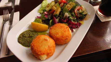 Come una croqueta caliente y muere por asfixia horas después