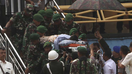 Apuñalan al ministro de Seguridad de Indonesia en un acto público y el presidente exige tomar "medidas severas"