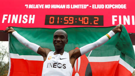 VIDEO: El primer hombre del mundo en correr una maratón en menos de 2 horas