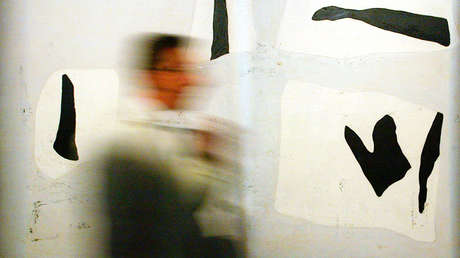 VIDEO: Un ladrón roba una obra de Dalí en una galería de San Francisco y huye caminando sin prisa