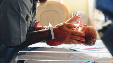 ¿'Baby boom' espacial?: una empresa planea misiones para que las mujeres den a luz en órbita en 2031