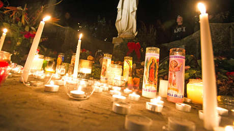 Condenan a conspiracionista a pagar 450.000 de dólares por negar que la masacre de Sandy Hook ocurriera realmente