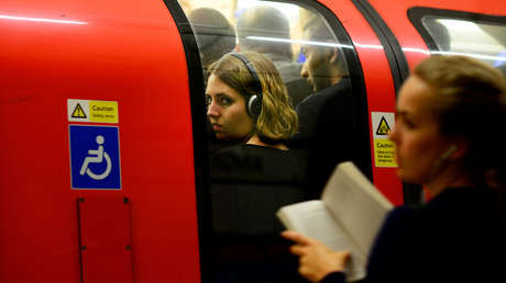 VIDEO: Ecoactivistas británicos tratan de paralizar el metro de Londres y sufren la furia de los pasajeros