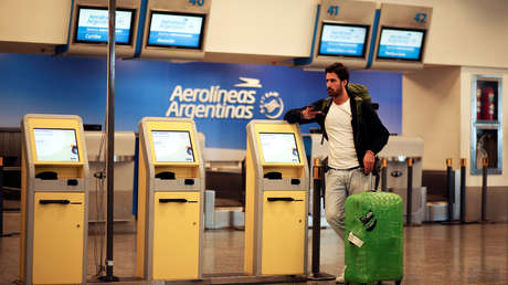 Aerolíneas Argentinas expulsa de un vuelo a una pasajera por ser alérgica a las nueces