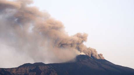 El volcán activo más grande de Europa vuelve a entrar en erupción