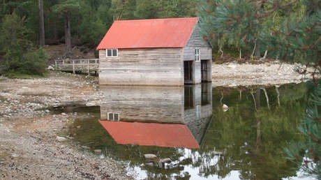 La inexplicable pérdida de agua en un lago escocés descubre un asentamiento de hace 750 años