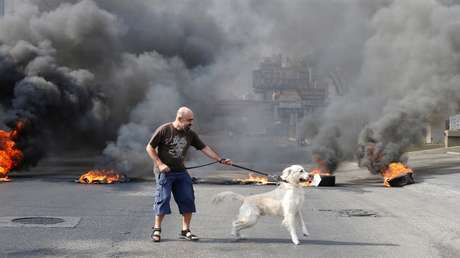 Ciudades del Líbano sepultadas por el humo tras una noche de protestas multitudinarias