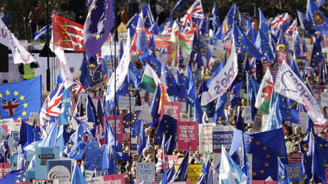 Boris Johnson pide formalmente a la UE prorrogar el Brexit en una carta sin firmar