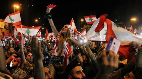 VIDEO: Manifestantes corean 'Baby Shark' frente a un bebé en las protestas antigubernamentales del Líbano