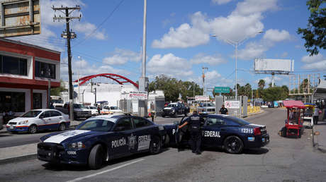 VIDEO: Llega armado a un banco de México y toma rehenes amenazando con explotar una bomba, pero acaba abatido por la Policía