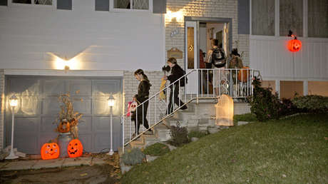 Delincuentes sexuales demandan a un 'sheriff' en EE.UU. por marcar sus casas con carteles de advertencia para los niños