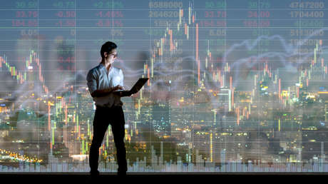 Joven se convierte en multimillonario de la noche a la mañana, tras recibir "un regalo" de sus padres