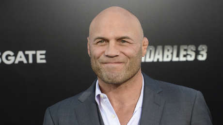 Hospitalizan tras un ataque cardiaco al exluchador de la UFC y estrella de 'Los indestructibles' Randy Couture