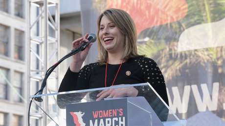 Fotos desnuda, tatuaje nazi y aventuras con empleados: la Cámara de Representantes de EE.UU. investiga a una congresista demócrata