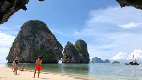 FOTO: Un pescador encuentra en la playa una rara sustancia endurecida y la conserva sin sospechar su valor