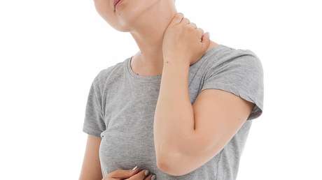 El drama de la mujer que no puede girar la cabeza hacia la izquierda sin poner en riesgo su vida