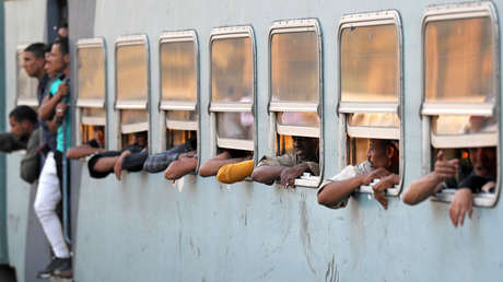 Un joven muere y otro resulta herido al ser obligados a saltar de un tren en movimiento por no pagar sus boletos